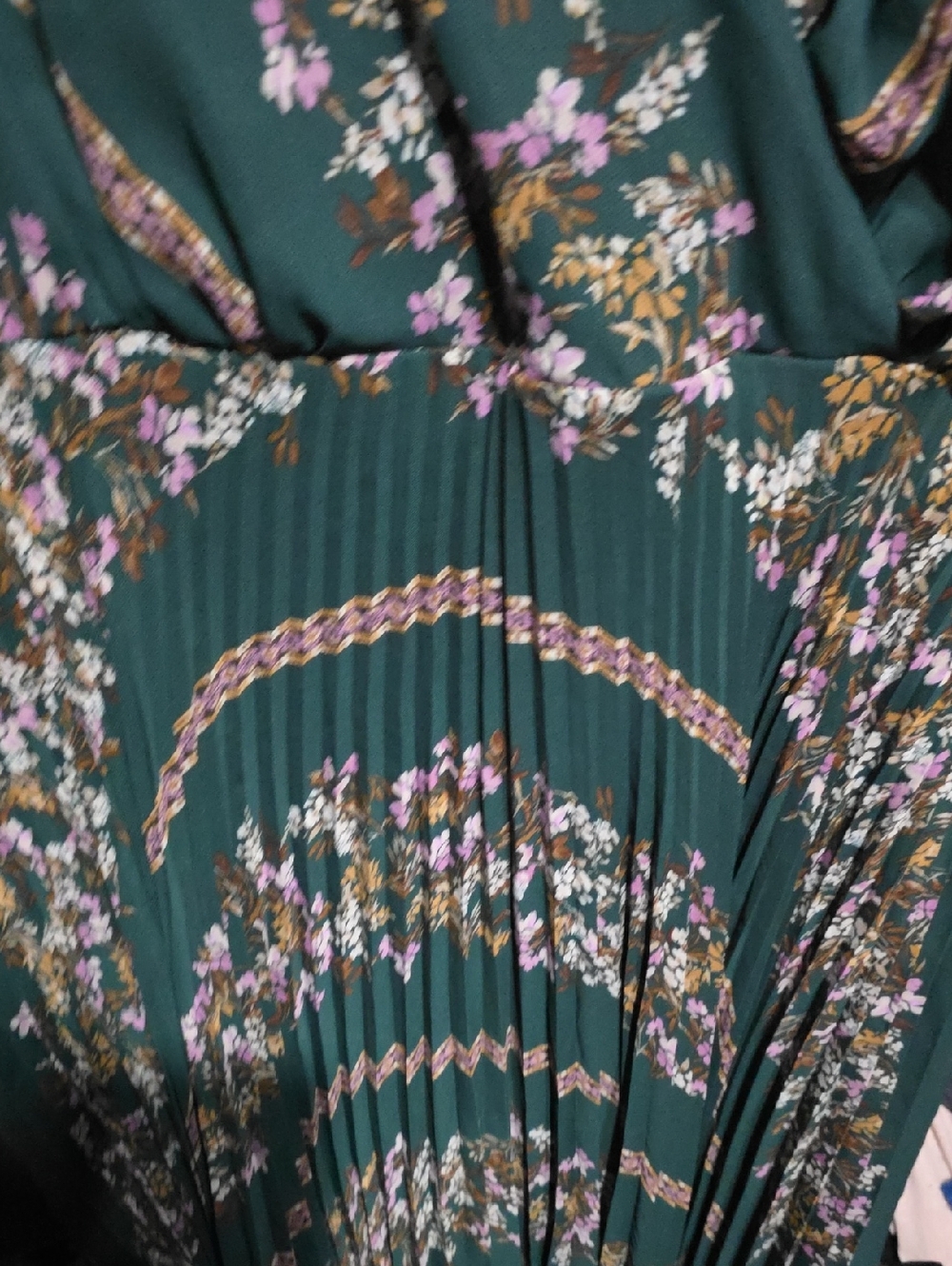 GREEN FLORAL PLEATED WIDE SLEEVE DRESS - Picture 2 of 3